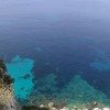 (在蔚蓝色的海湾里)在蔚蓝的月光下，追忆那些温暖的瞬间与无尽的梦想