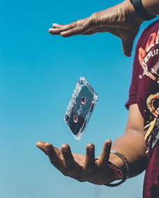 人要经历哪四火： 欲火、怒火、热火、磨火，见火方能见人。