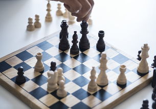 精彩纷呈的击碎相同颜色方块游戏：挑战你的反应速度与策略思维