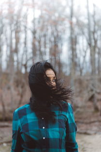 (红尘是不是指爱情)红尘是指男女之情？明白红尘，人间不值得留连吗