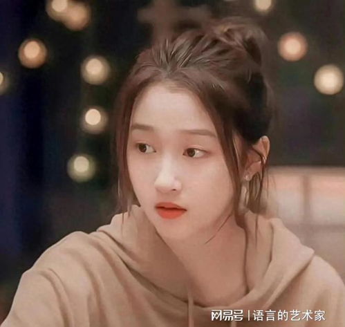 关晓彤王安宇大理复刻《小巷人家》：演技大爆发，重现经典之作